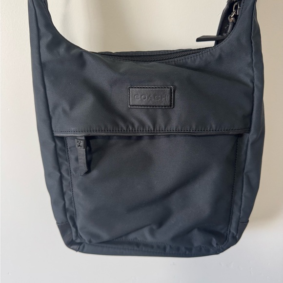 Coach Black Messenger Bag! Perfect for traveling and has tons of pockets✈️ - Picture 2 of 4